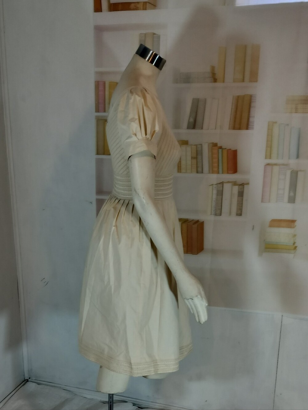 ANTONIO MELANI Cream V-Neck Pleated Empire Midi Dress - Picture 3 of 5